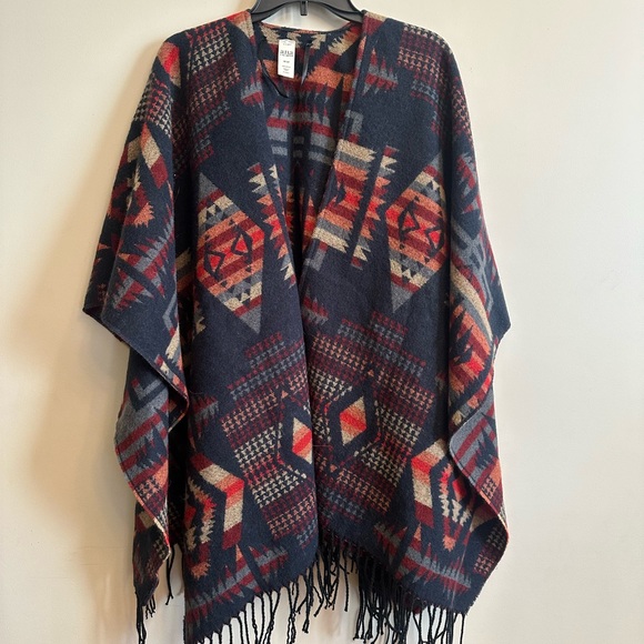 a.n.a Tops - a.n.a Aztec Print Fringe Poncho – One Size